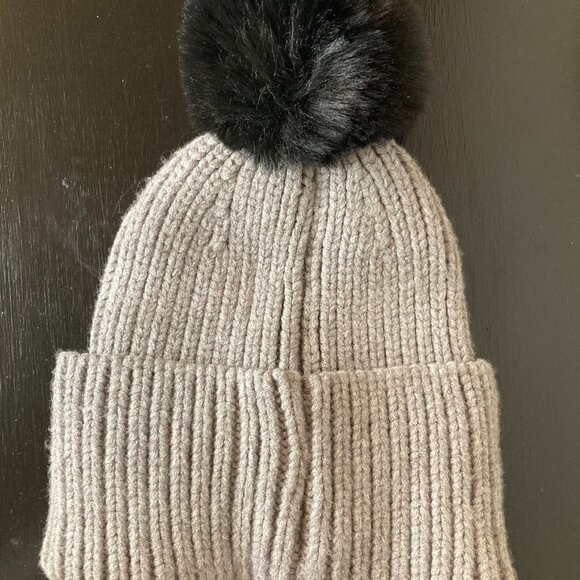 Steve Madden Ribbed Pom Pom Beanie - Gray Knit Beanie Black Pom -Womens One Size - Picture 3 of 5